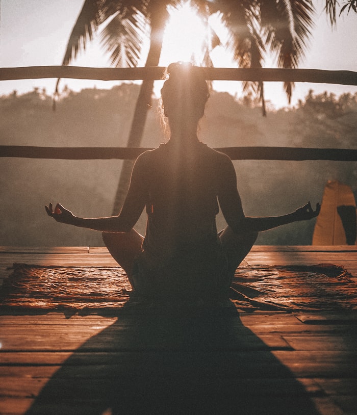 Séance de respiration au coucher du soleil